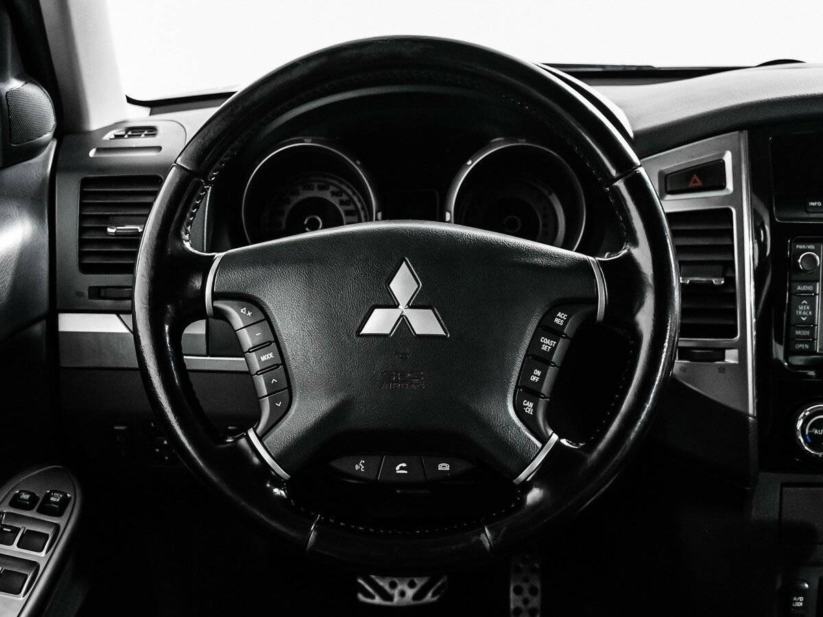 Mitsubishi Pajero 2015 года с пробегом. Фото: #11