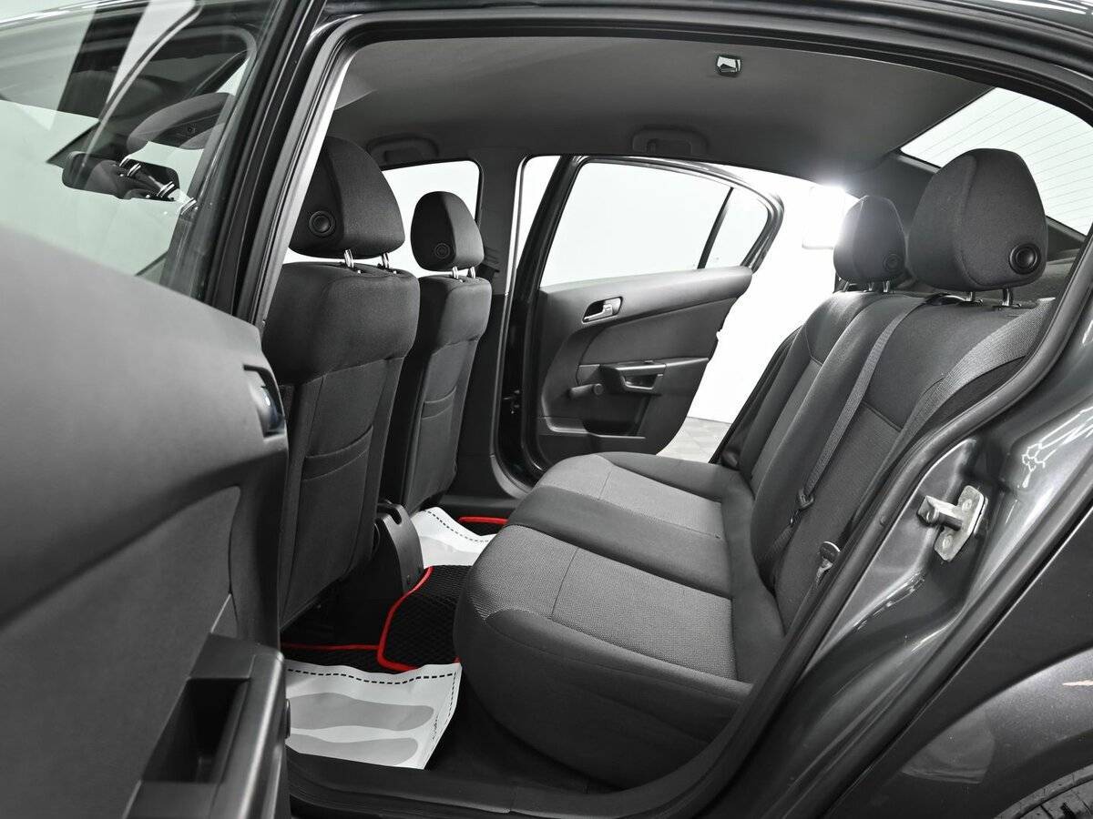 Opel Astra 2012 года с пробегом. Фото: #12