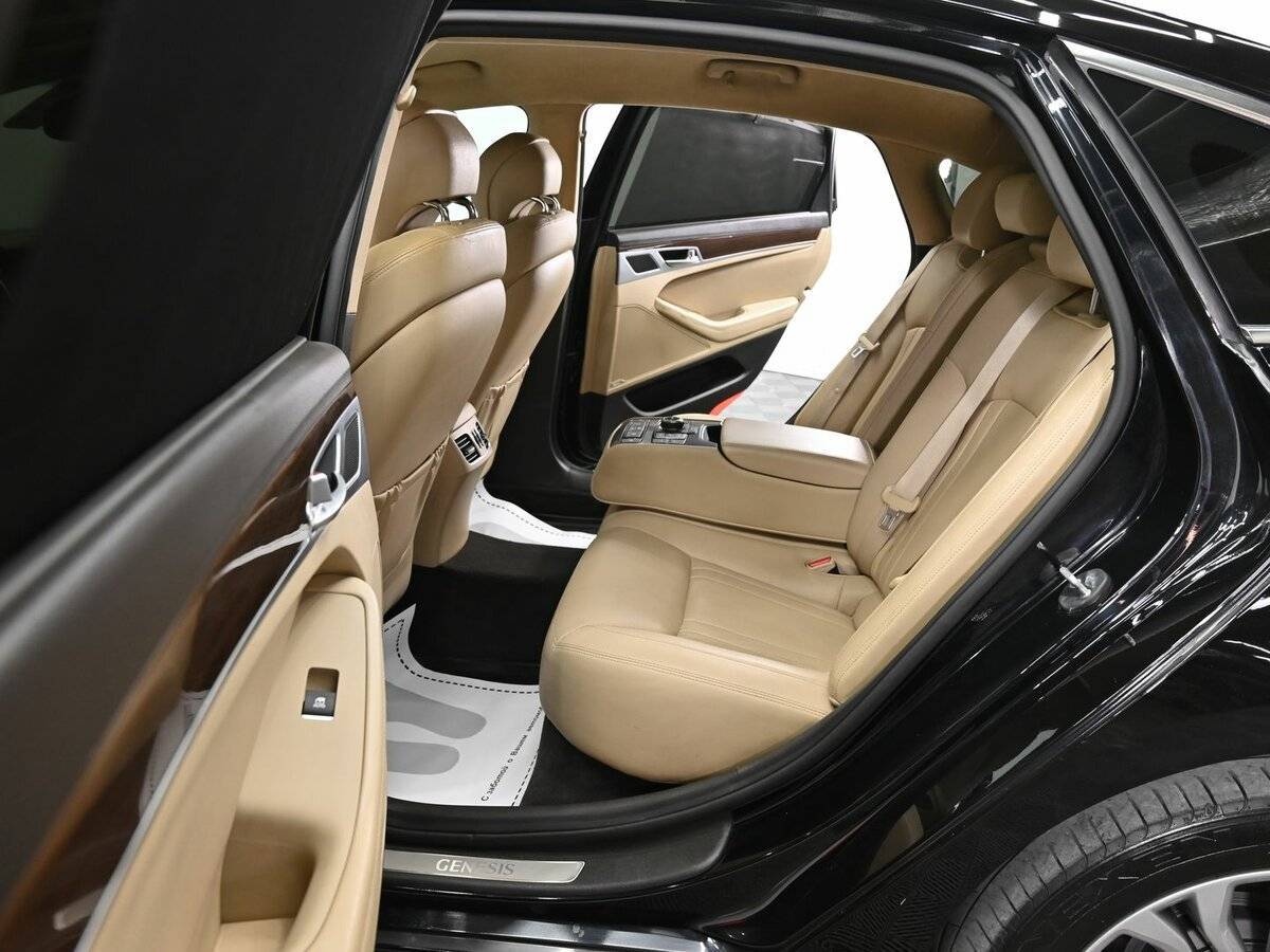 Hyundai Genesis 2016 года с пробегом. Фото: #16