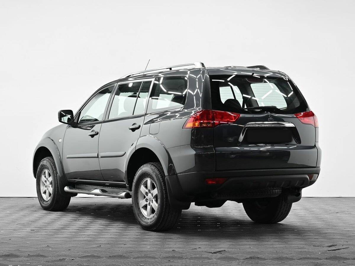 Mitsubishi Pajero Sport 2012 года с пробегом. Фото: #2