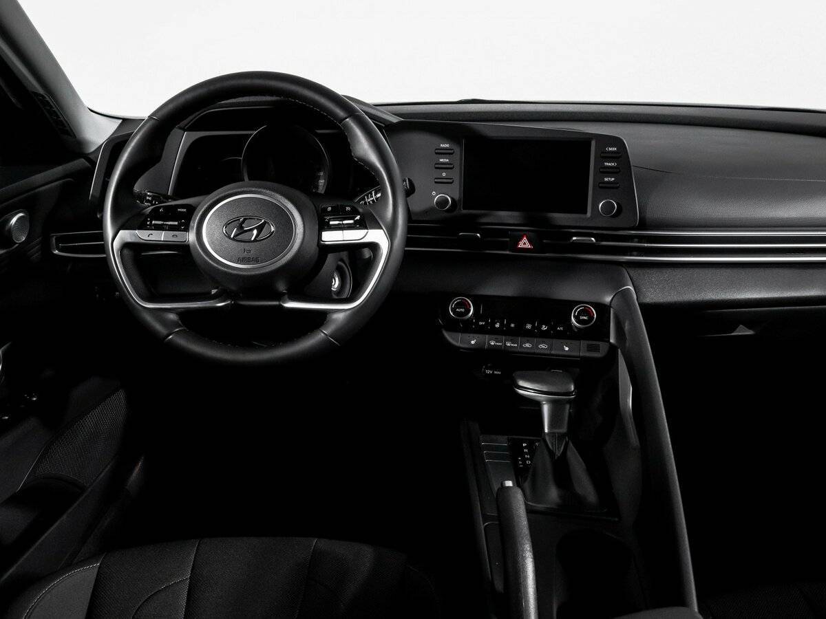 Hyundai Elantra 2021 года с пробегом. Фото: #11