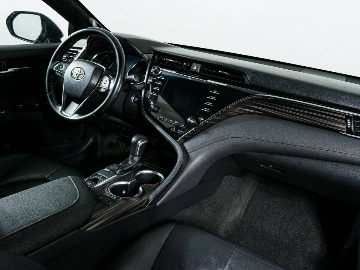 Toyota Camry 2020 года с пробегом. Фото: #9
