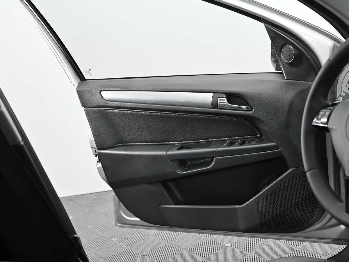 Opel Astra 2012 года с пробегом. Фото: #5