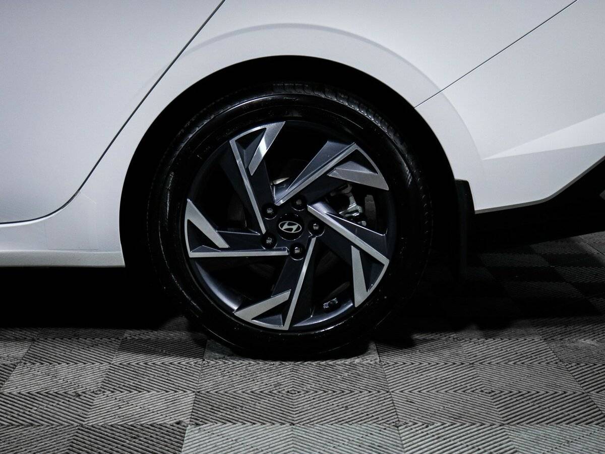 Hyundai Elantra 2024 года с пробегом. Фото: #11
