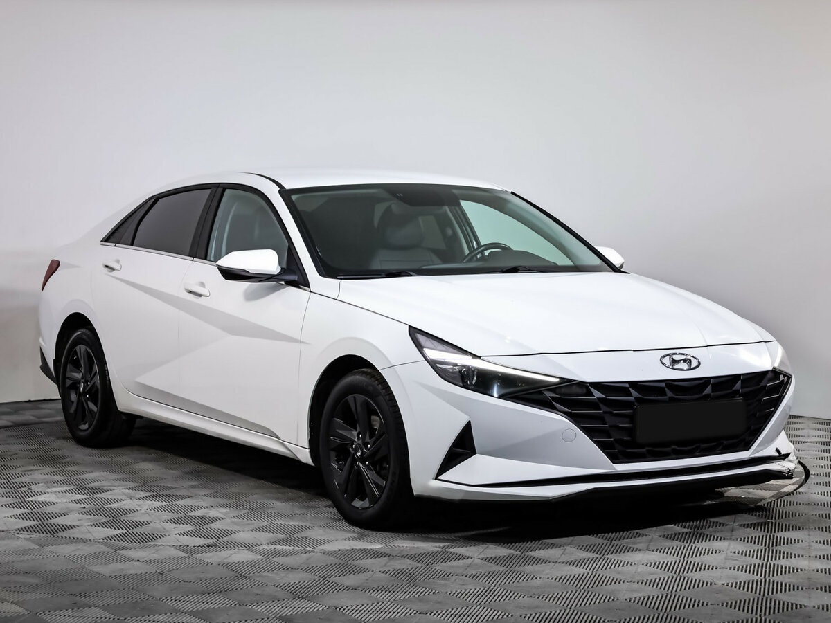 Hyundai Elantra 2021 года с пробегом. Фото: #2