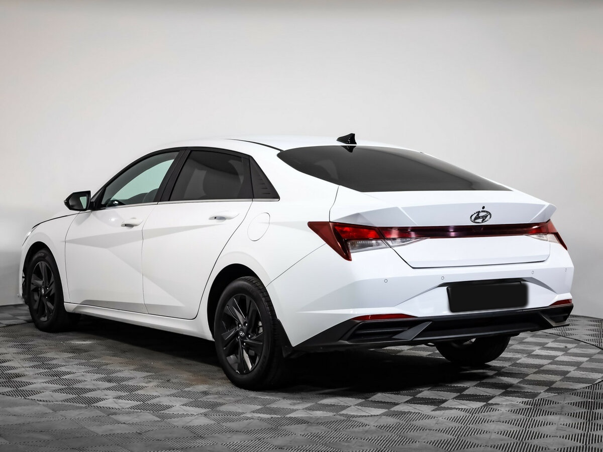 Hyundai Elantra 2021 года с пробегом. Фото: #5