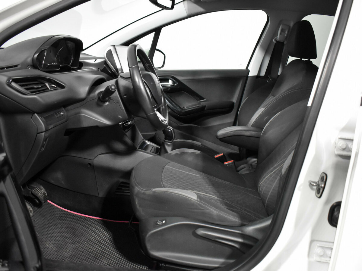 Peugeot 208 2013 года с пробегом. Фото: #9