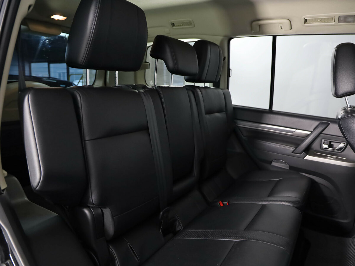 Mitsubishi Pajero 2013 года с пробегом. Фото: #12